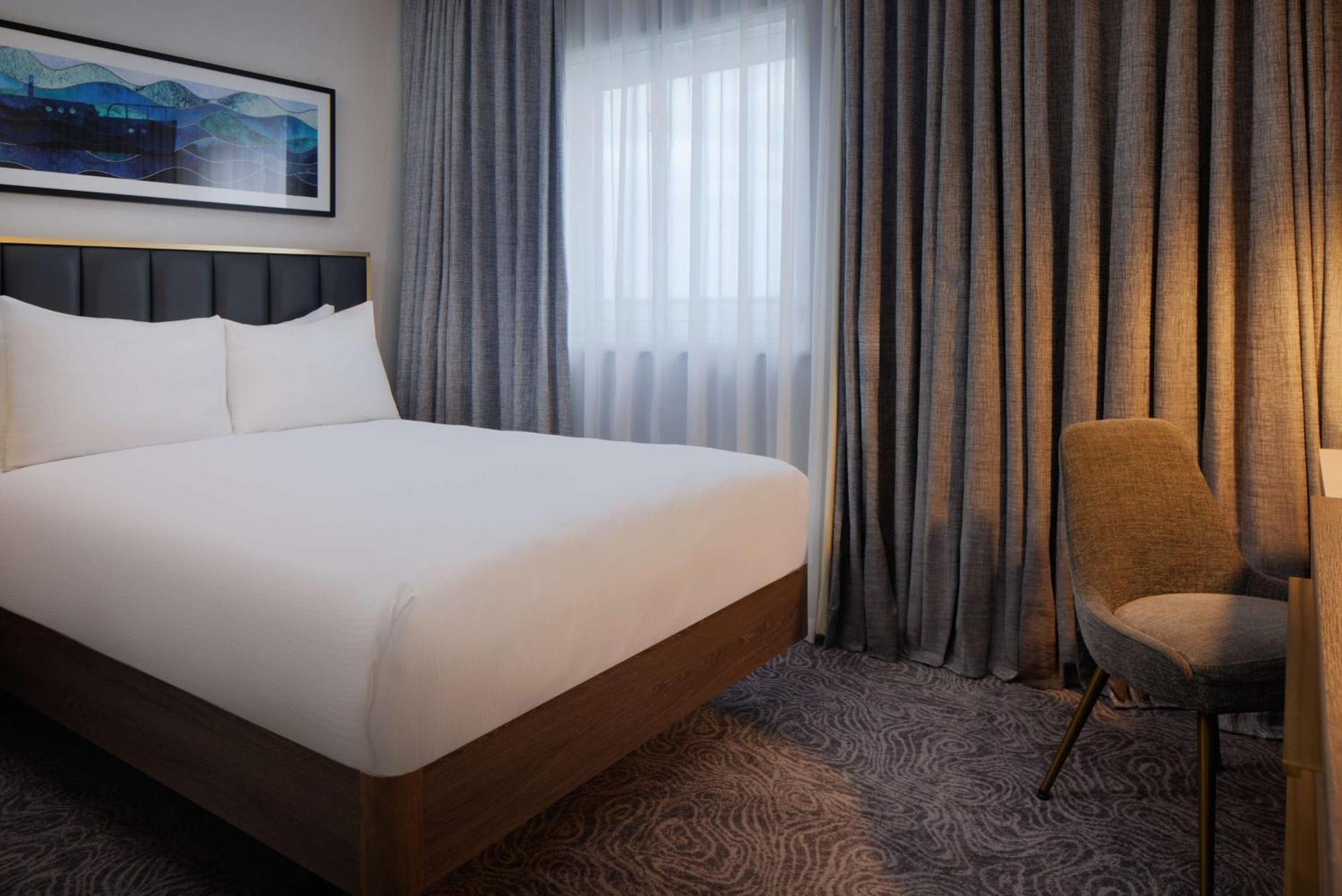 Doubletree By Hilton London Angel Kings Cross Hotel Bagian luar foto